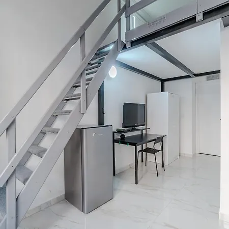 Guesthost - Comfortable Crocetta - *