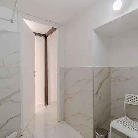 Guesthost - Comfortable Crocetta - *