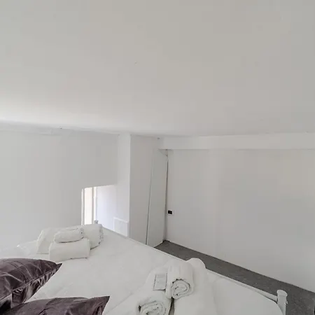 Guesthost - Comfortable Crocetta - Apartamento