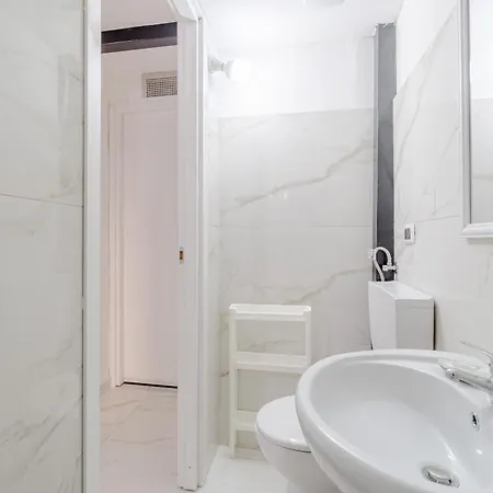 Appartamento Guesthost - Comfortable Crocetta - *