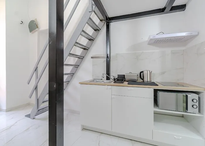 Guesthost - Comfortable Crocetta - Apartament *
