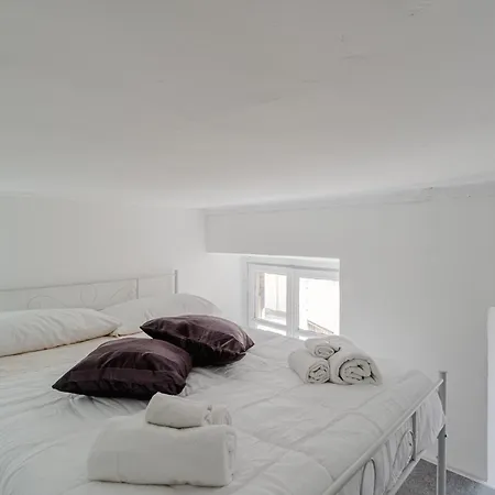 Guesthost - Comfortable Crocetta - *